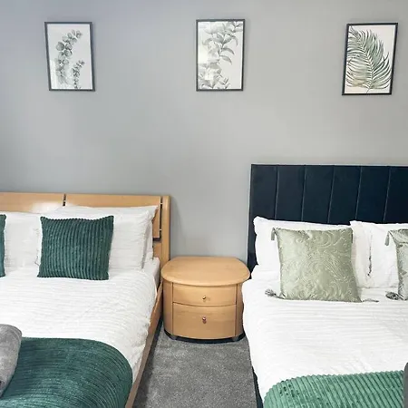 Contractor - Weekly - 2 Bedroom - 4 Beds Apartment Birmingham