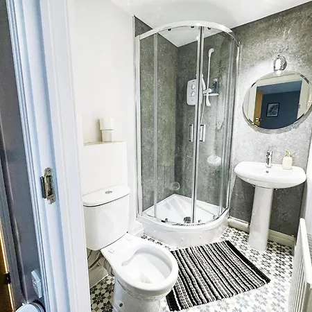 Contractor - Weekly - 2 Bedroom - 4 Beds Apartment