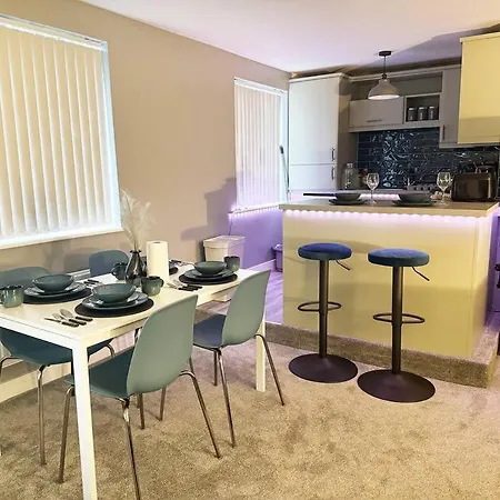 Apartment Contractor - Weekly - 2 Bedroom - 4 Beds Birmingham